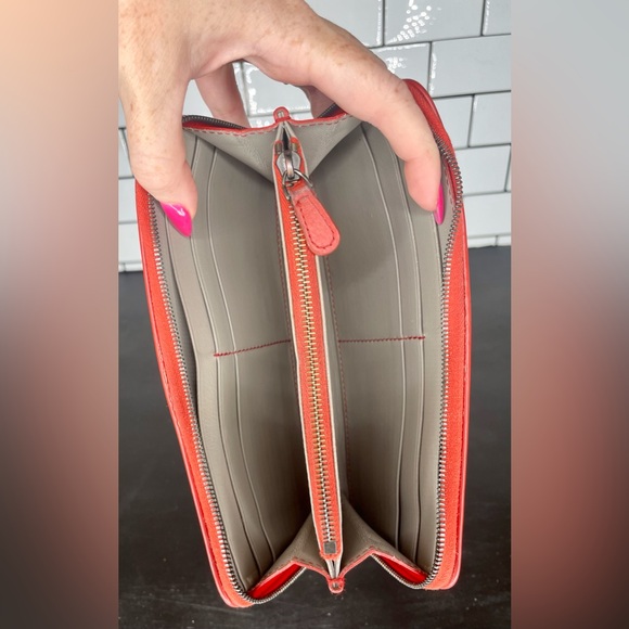 Authentic Bottega Veneta Intrecciato Zip Around Wallet Red - Picture 9 of 9